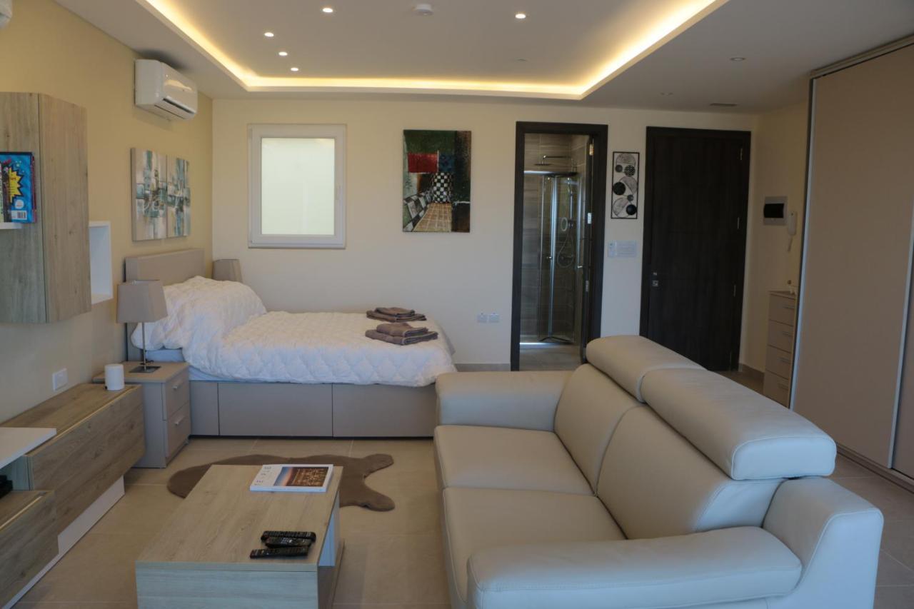 Wileg 4A Luxury Studio Apartment With Shared Swimming Pool. Qala エクステリア 写真