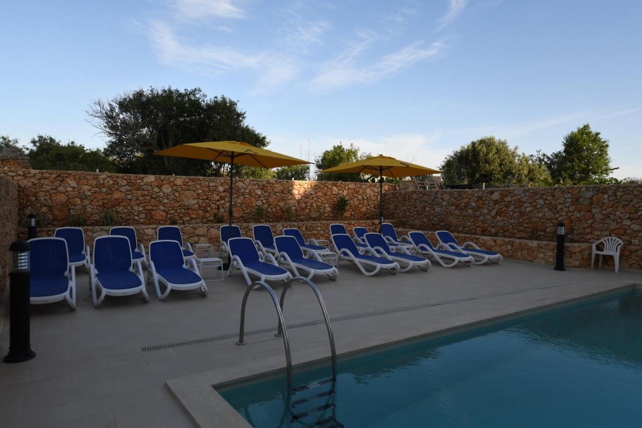 Wileg 4A Luxury Studio Apartment With Shared Swimming Pool. Qala エクステリア 写真
